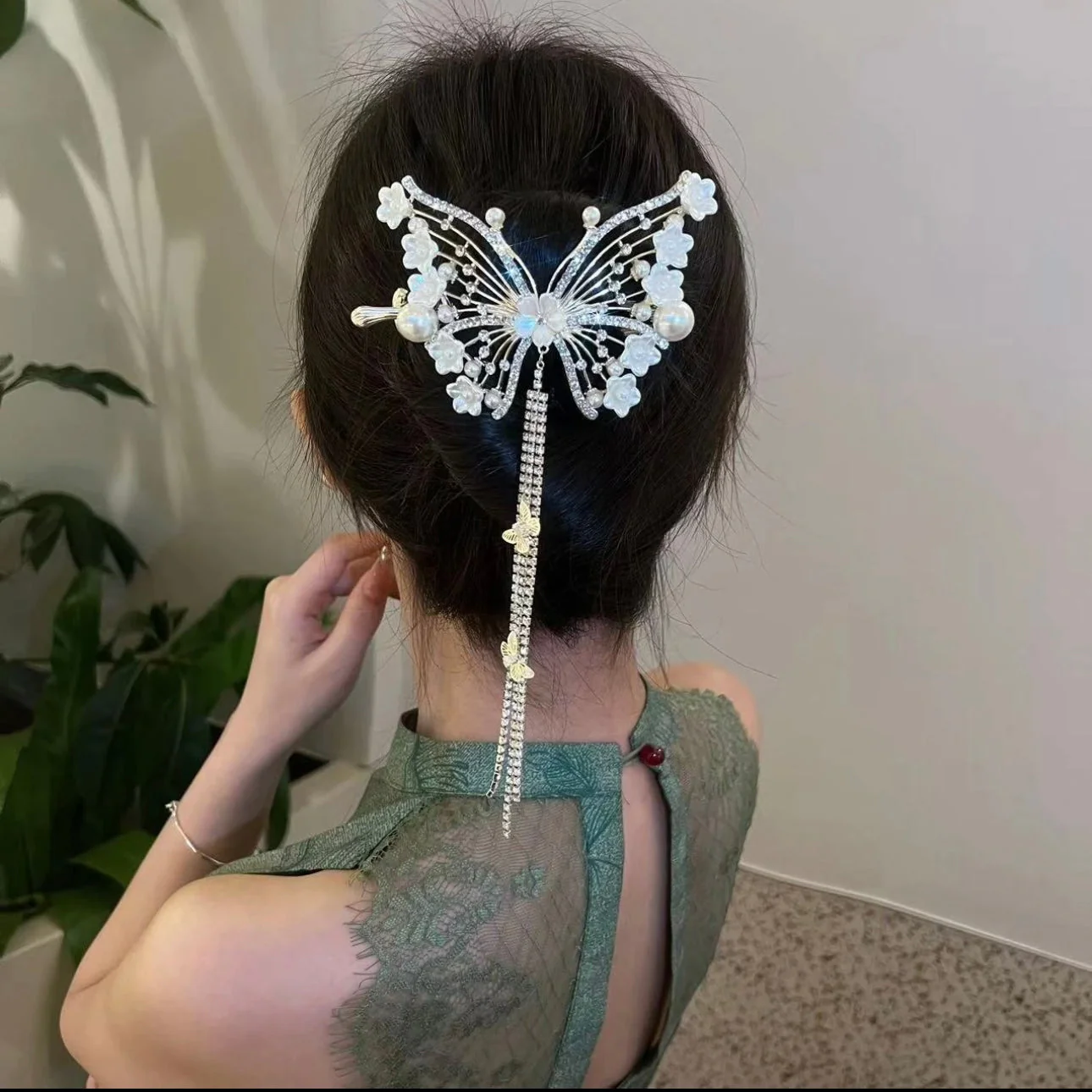Butterfly Tassel Twist Clip - Image 2