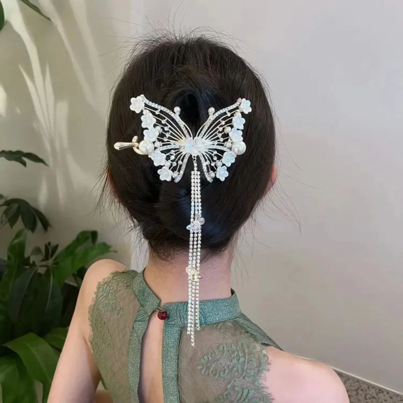 Butterfly Tassel Twist Clip - Image 3