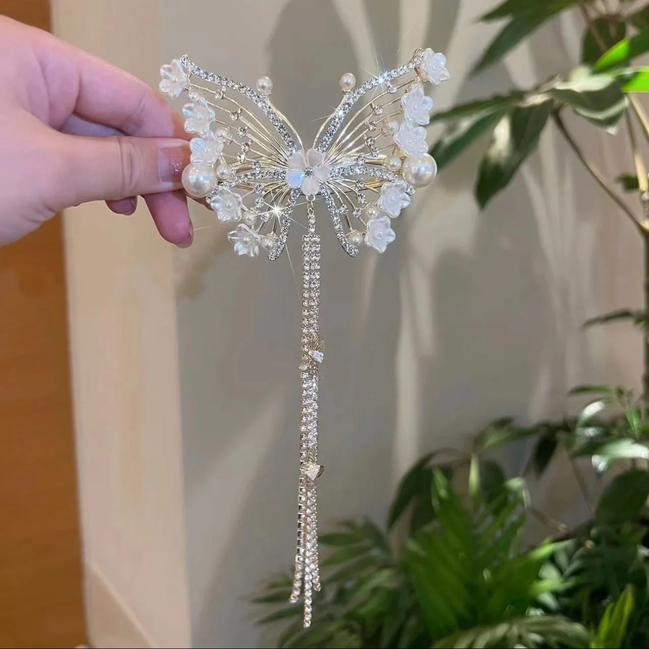 Butterfly Tassel Twist Clip - Image 4